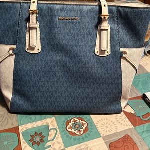 Michael Kors Pocketbook and Wallet